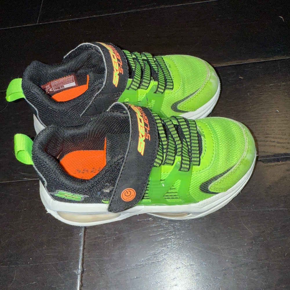 Skechers Green and Black Sneakers with Velcro Strap